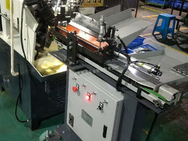 三軸全自動滾牙機，效率高，方便簡單快捷